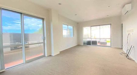 Four bedrooms, Flat Bush - Photo 4