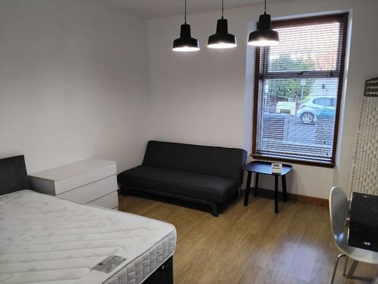 Flat B, 15 Claremont Place, AB10 6RE, Aberdeen - Photo 1