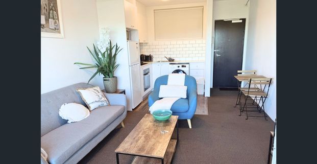 1 Bedroom Apartment With City Views And Large Balcony - Photo 1