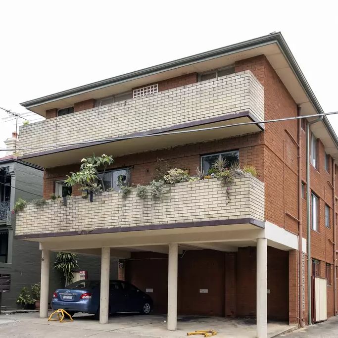 Bright and spacious studio apartment - Photo 1