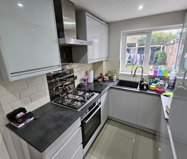 3 bedroom semi-detached house to rent - Photo 3