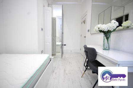 1 Bedroom Room in Flat Share To Rent - Photo 2