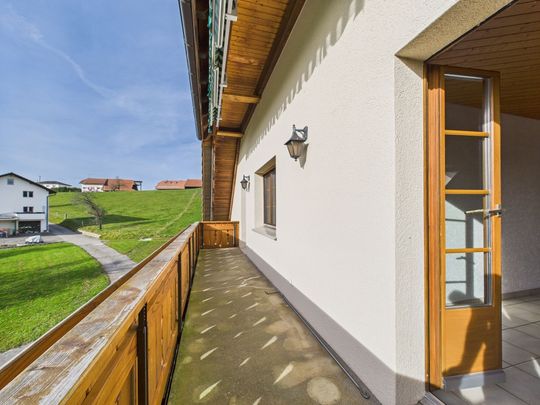 Grosszügige 3.5-Zimmer Wohnung mit Pool & Bergsicht Ihr neues Zuhause in Alterswil - Photo 1