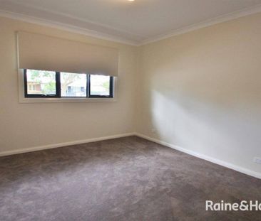 BEAUTIFUL HOME IN CENTRAL WAGGA - Photo 3