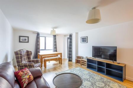 2 bedroom flat to rent - Photo 4