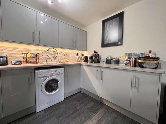 Cricklade Road, Swindon, SN2 - Photo 1