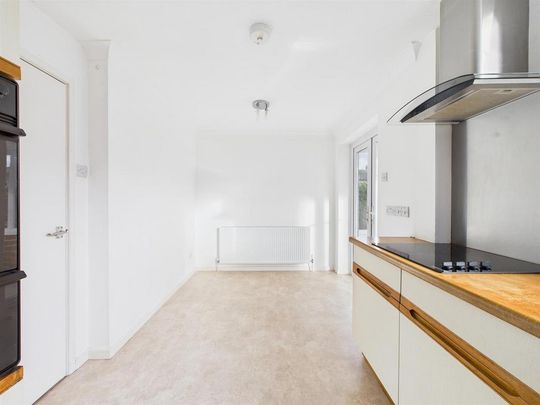 4 bedroom detached house to rent - Photo 1