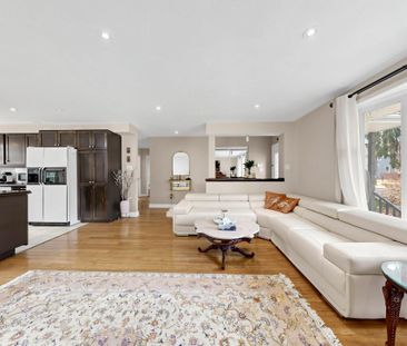 For Lease - 30 Bedford Park Avenue, Richmond Hill, Ontario - Photo 1