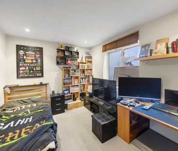 3 bedroom flat to rent - Photo 4