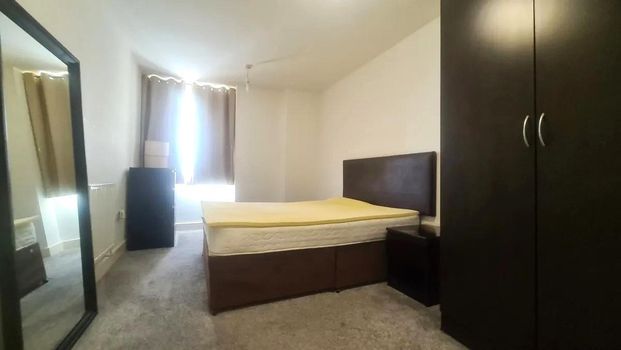 Mastmaker Road, London - Photo 1