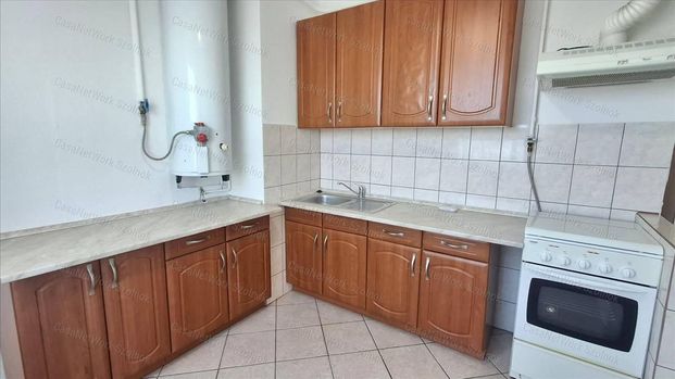 Kiadó jó állapotú lakás - Szolnok - Fotó 1