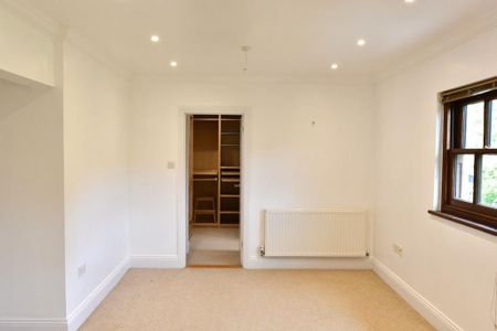 4 bedroom detached house to rent - Photo 3