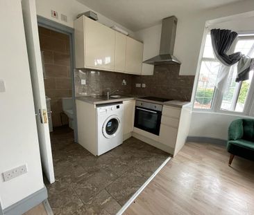 Studio to rent - Photo 2