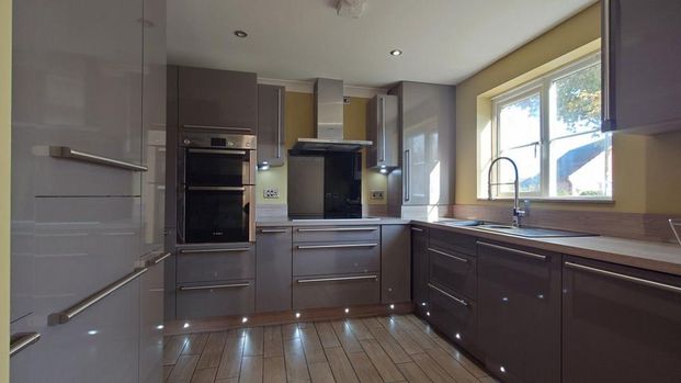 4 bedroom house to rent - Photo 1