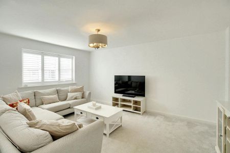 3 bedroom semi-detached house to rent - Photo 4