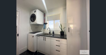 Modern Stylish Townhouse In Prime Location! - Photo 4