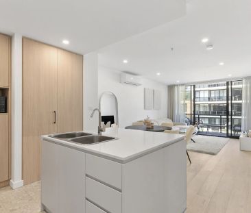 Contemporary Two-Bedroom Apartment with Exceptional Views - Photo 3