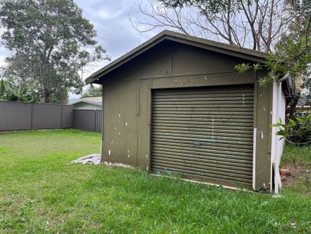 Large three bedroom home in the heart of Ingleburn - Photo 4
