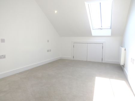 New Road, Brentwood - Photo 3