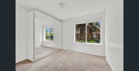 WALK TO THE BEACH & FRANKSTON CENTRAL - Photo 2