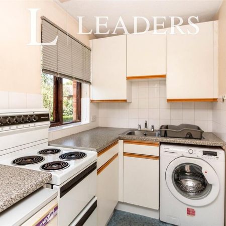 Studio to rent - Photo 3