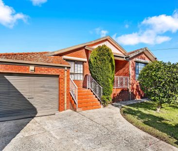 Family Home in Unbeatable Location! - Photo 2