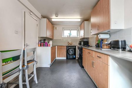 2 bedroom maisonette to rent - Photo 2