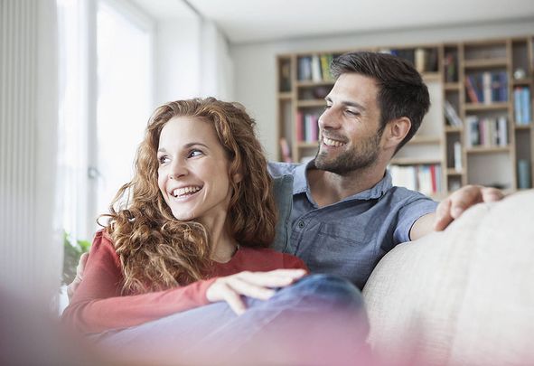 Helle Erdgeschoss-Wohnung mit Einbauküche - Foto 1