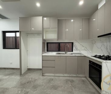 Brand New Modern&comma; Spacious 1 Bedroom Granny Flat&excl; - Photo 3