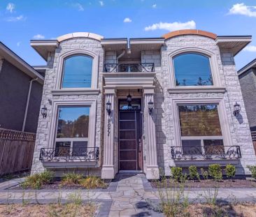 Beautiful Spacious 3 Bedroom House in Richmond! ( Main House ONLY ) - Photo 1