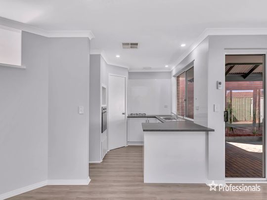 16 Towncentre Drive, Thornlie WA 6108 - Photo 1