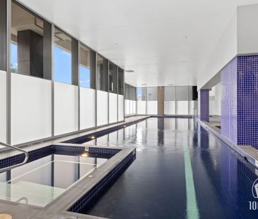 One bedroom plus a large study next to East Village. - Photo 3