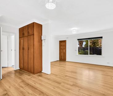 Comfortable & Easy-Care Living in Broadview - Photo 3