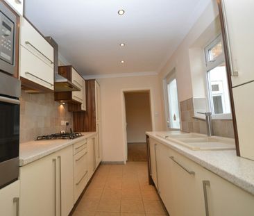Terraced House to rent on - Photo 6