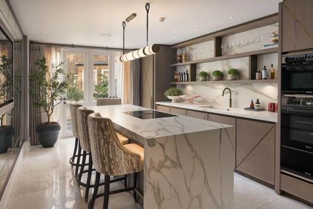 A stunning five-bedroom townhouse on Buckingham Place. - Photo 5