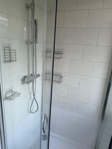 1 bedroom in a house share to rent - Photo 5