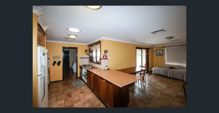 Huge Block + 4 Bed Home - Photo 4