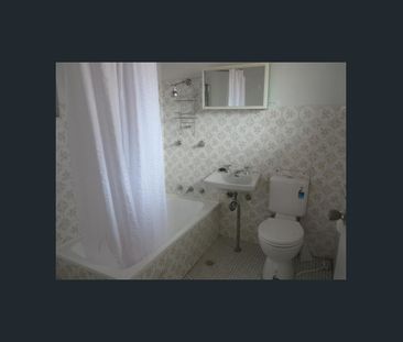 Top Floor Living - Photo 4