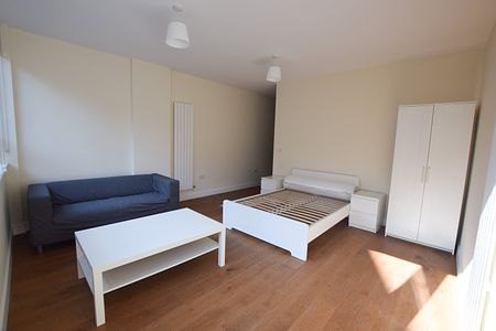 Studio flat to rent in Post Office Road, Bournemouth, BH1 - Photo 2