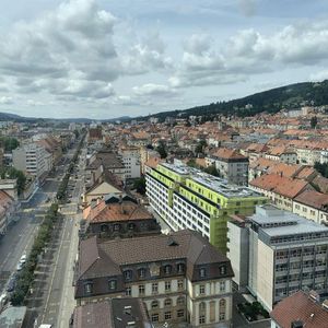 Spacieux appartement de 4.5 pièces au centre de La Chaux-de-Fonds - Photo 2