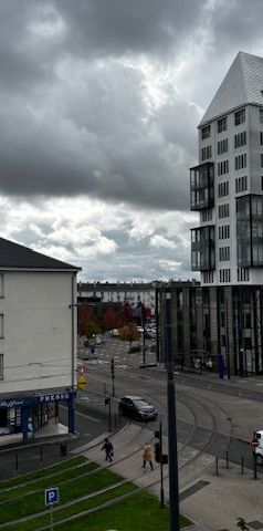 Appartement idéalement situé, dans une résidence à proximité des commerces, des écoles et des transports en communs. - Photo 1