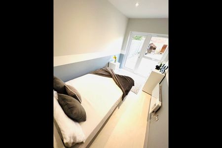 Room in a Shared House, Conway Gardens, CR4 - Photo 4
