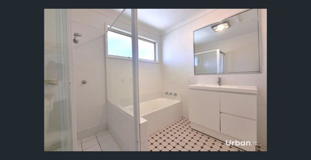 Quiet 2 Bedroom Townhouse - Photo 1