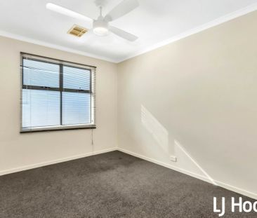 Stunning Townhouse - Photo 3