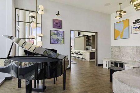 Stunning 3-Bedroom Flat with Amenities, Pet-Friendly, and Close to Battersea Power Station - Photo 2