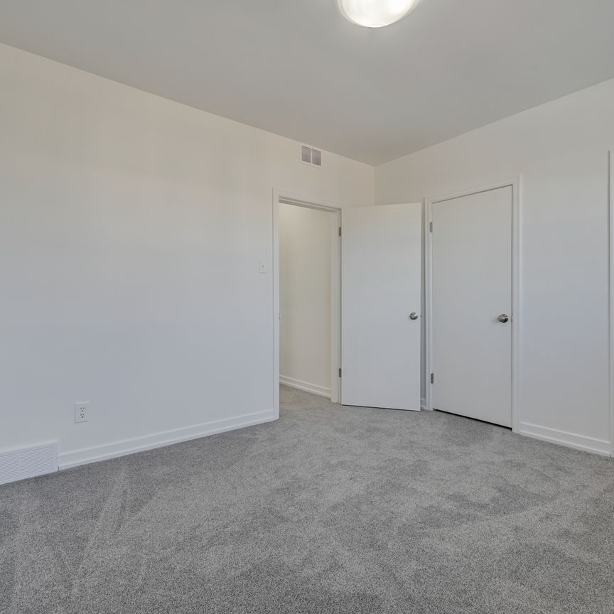 Edward Manor - Photo 1