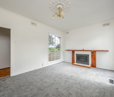 8 Hay Street, Preston VIC 3072 - House For Rent | Domain - Photo 2