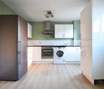 2 bedroom semi-detached house to rent - Photo 3