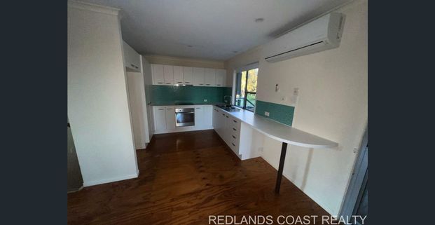 Lovely three bedroom townhouse with a leafy outlook - Photo 1