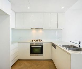 Large One Bedroom + Study Apartment in the Heart of Chatswood - Photo 6